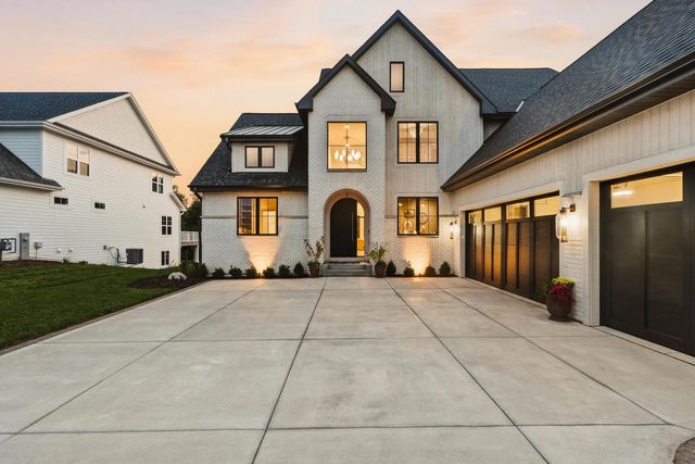 W184N5135 Sunrise LANE, Menomonee Falls, WI 53051