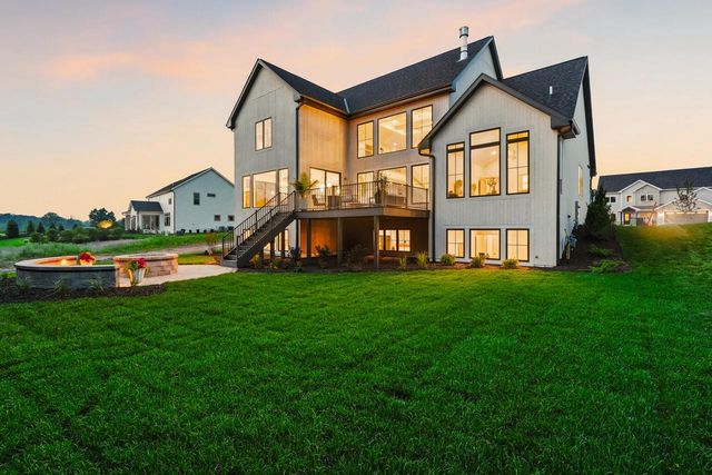 W184N5135 Sunrise LANE, Menomonee Falls, WI 53051