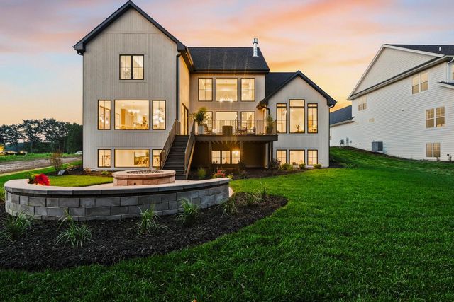 W184N5135 Sunrise LANE, Menomonee Falls, WI 53051