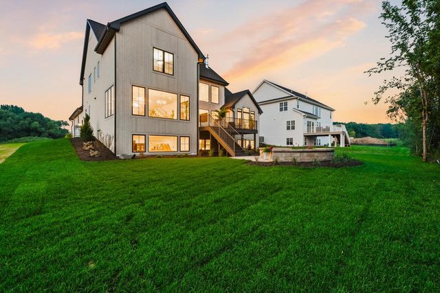 W184N5135 Sunrise LANE, Menomonee Falls, WI 53051