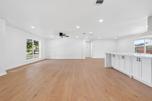 205 N 1st Street, Mabank, TX 75147