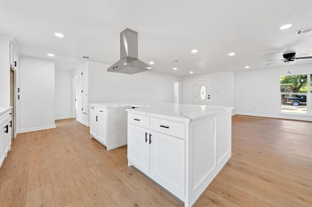 205 N 1st Street, Mabank, TX 75147