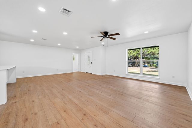 205 N 1st Street, Mabank, TX 75147