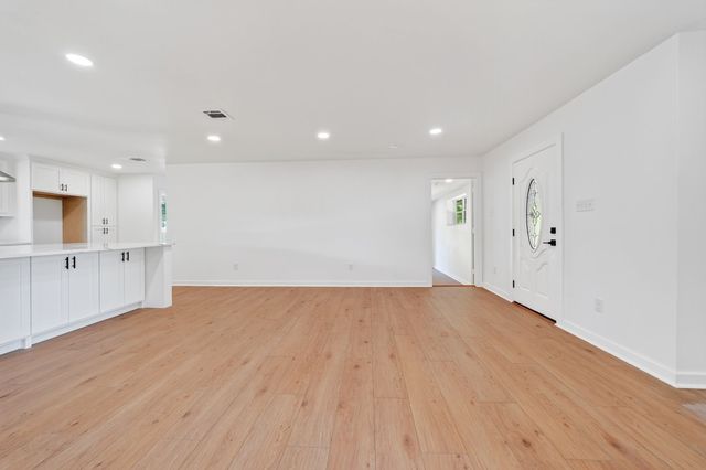 205 N 1st Street, Mabank, TX 75147
