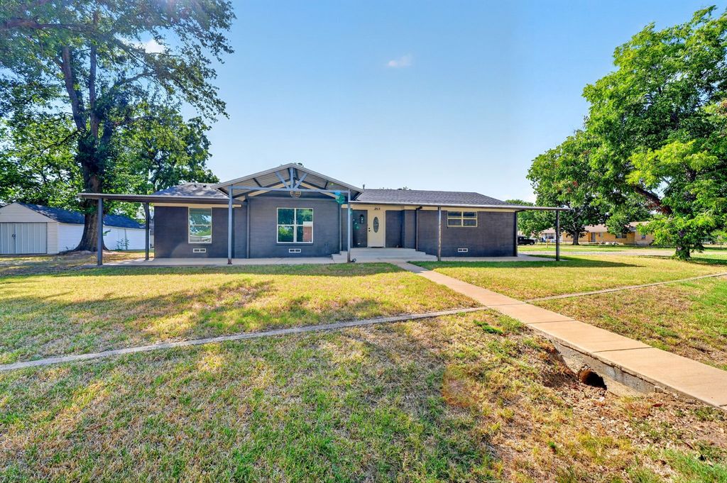 205 N 1st Street, Mabank, TX 75147
