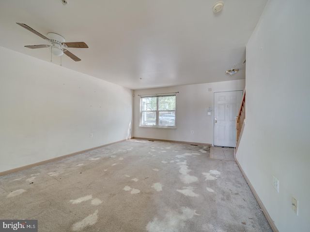 906 BLAKNEY LN SE, Washington, DC 20032