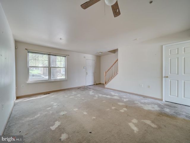 906 BLAKNEY LN SE, Washington, DC 20032