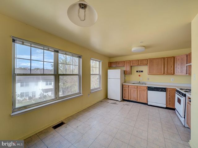 906 BLAKNEY LN SE, Washington, DC 20032