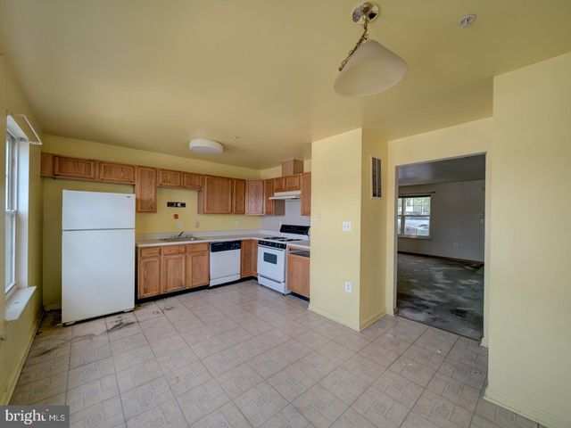906 BLAKNEY LN SE, Washington, DC 20032