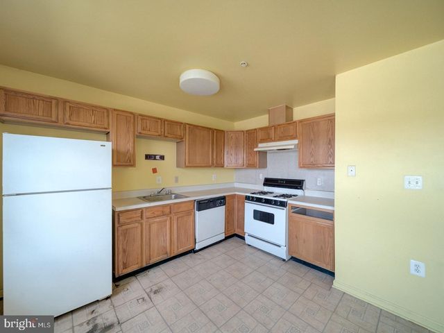 906 BLAKNEY LN SE, Washington, DC 20032