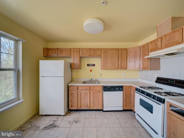 906 BLAKNEY LN SE, Washington, DC 20032