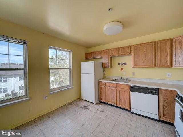 906 BLAKNEY LN SE, Washington, DC 20032