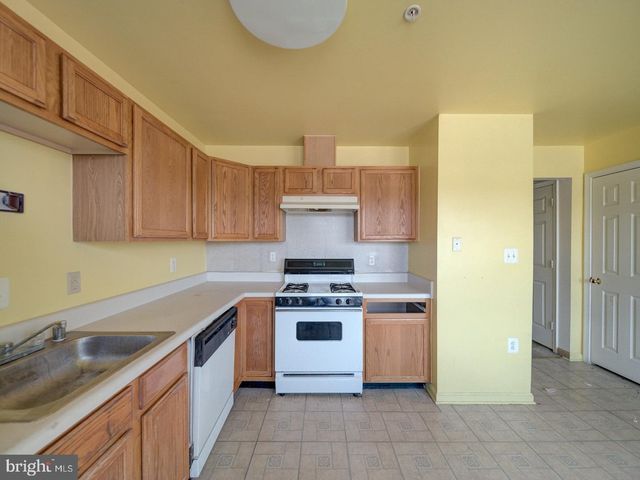 906 BLAKNEY LN SE, Washington, DC 20032