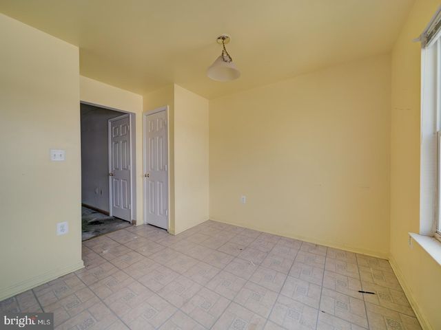 906 BLAKNEY LN SE, Washington, DC 20032