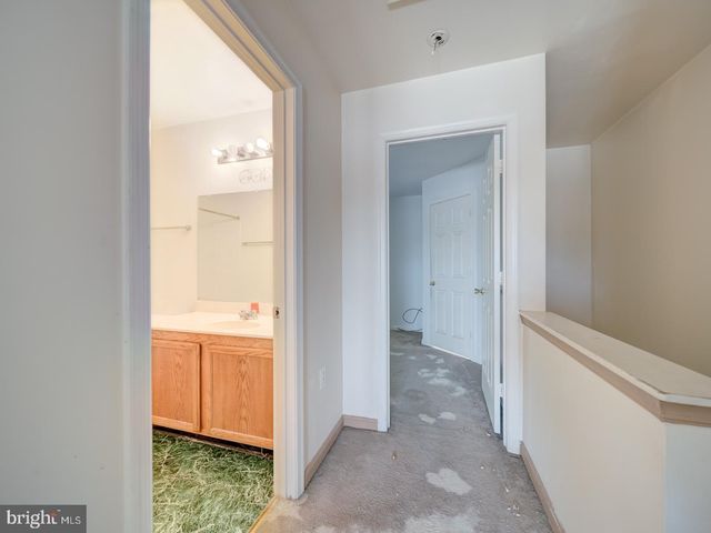906 BLAKNEY LN SE, Washington, DC 20032