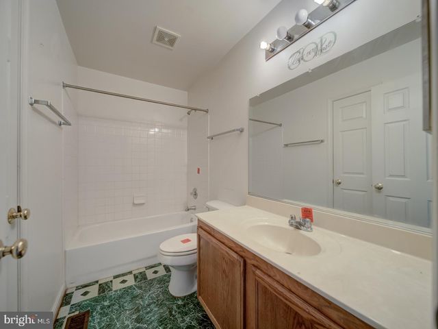 906 BLAKNEY LN SE, Washington, DC 20032