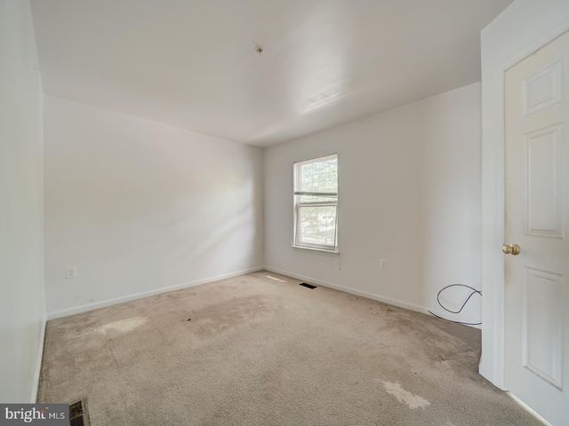 906 BLAKNEY LN SE, Washington, DC 20032