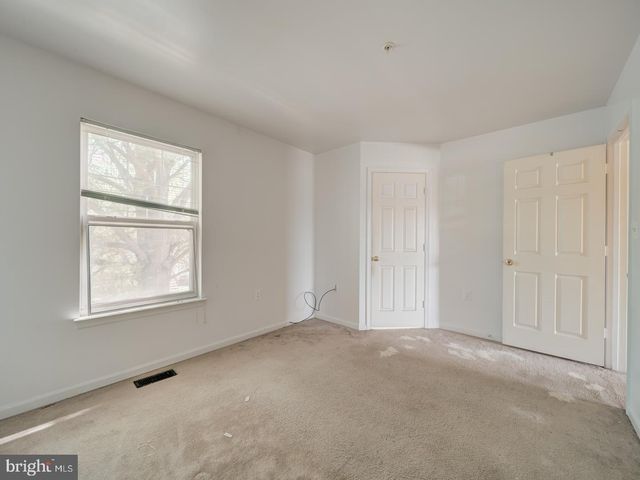 906 BLAKNEY LN SE, Washington, DC 20032