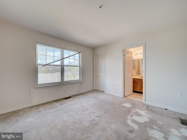 906 BLAKNEY LN SE, Washington, DC 20032