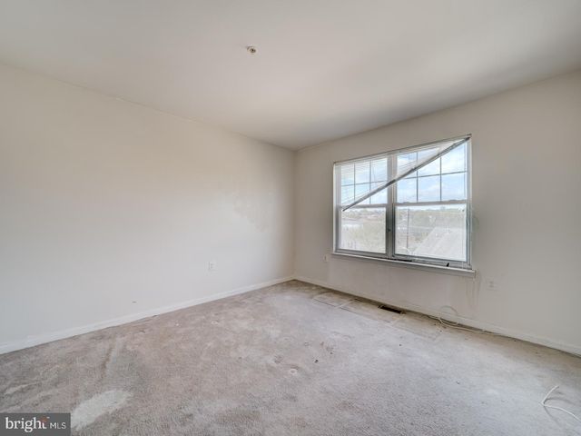906 BLAKNEY LN SE, Washington, DC 20032