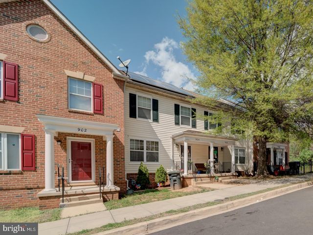 906 BLAKNEY LN SE, Washington, DC 20032