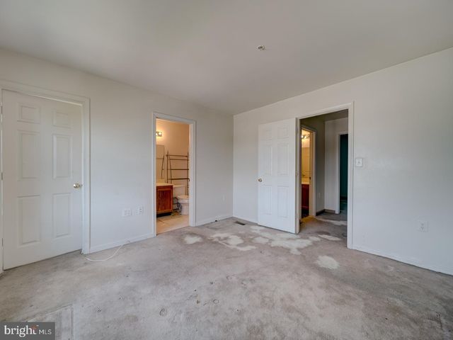 906 BLAKNEY LN SE, Washington, DC 20032