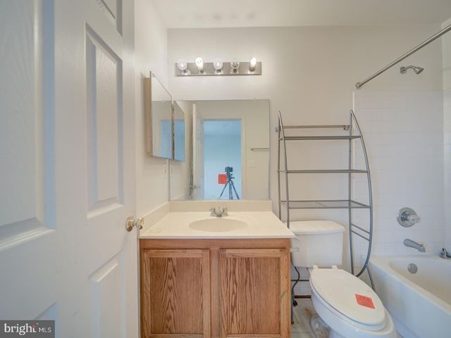 906 BLAKNEY LN SE, Washington, DC 20032