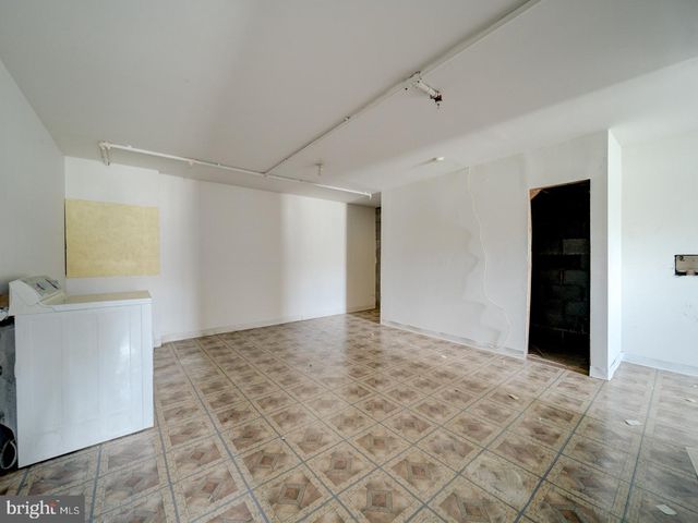 906 BLAKNEY LN SE, Washington, DC 20032