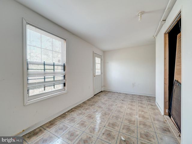906 BLAKNEY LN SE, Washington, DC 20032