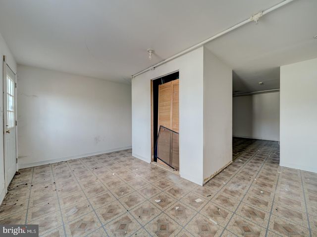 906 BLAKNEY LN SE, Washington, DC 20032