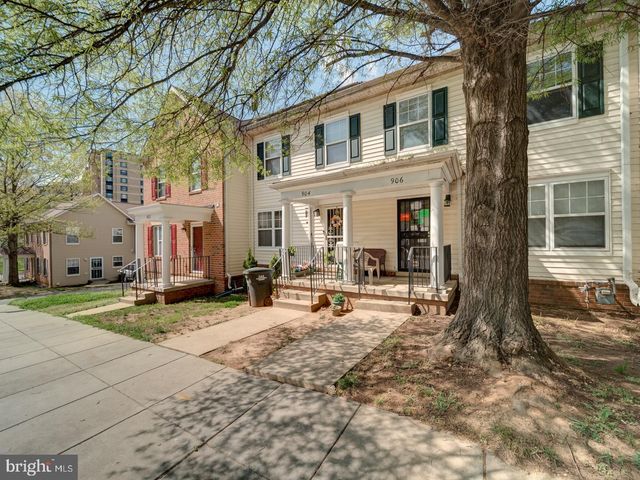 906 BLAKNEY LN SE, Washington, DC 20032