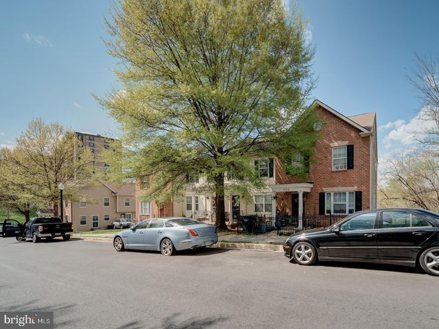 906 BLAKNEY LN SE, Washington, DC 20032