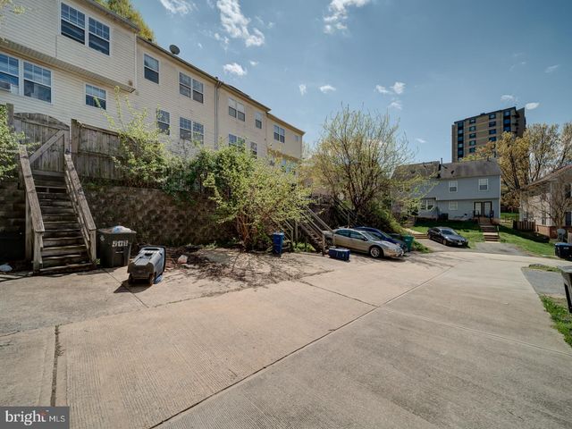 906 BLAKNEY LN SE, Washington, DC 20032