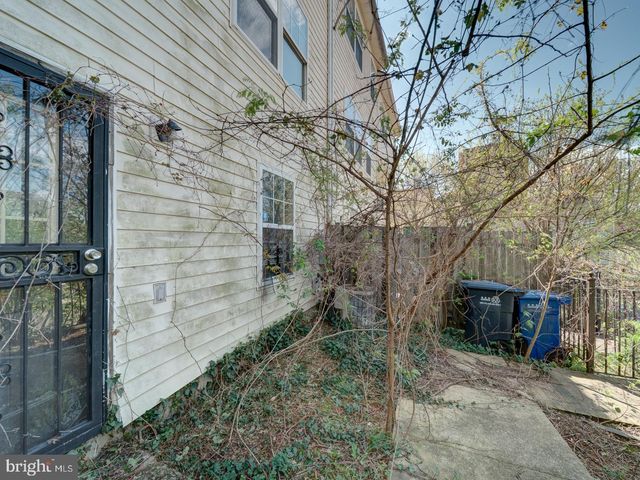 906 BLAKNEY LN SE, Washington, DC 20032
