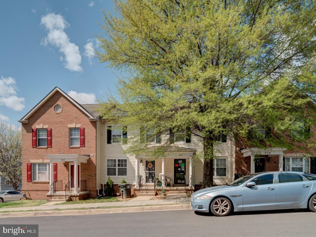 906 BLAKNEY LN SE, Washington, DC 20032