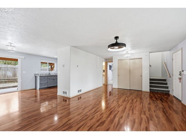 279 S 71ST St, Springfield, OR 97478