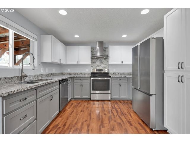 279 S 71ST St, Springfield, OR 97478