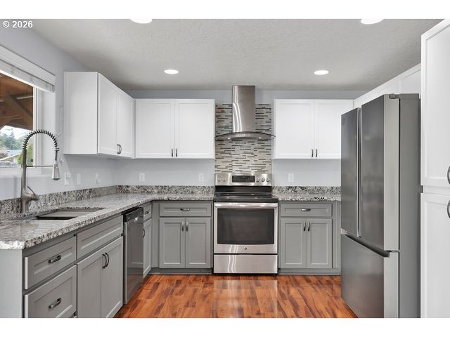 279 S 71ST St, Springfield, OR 97478