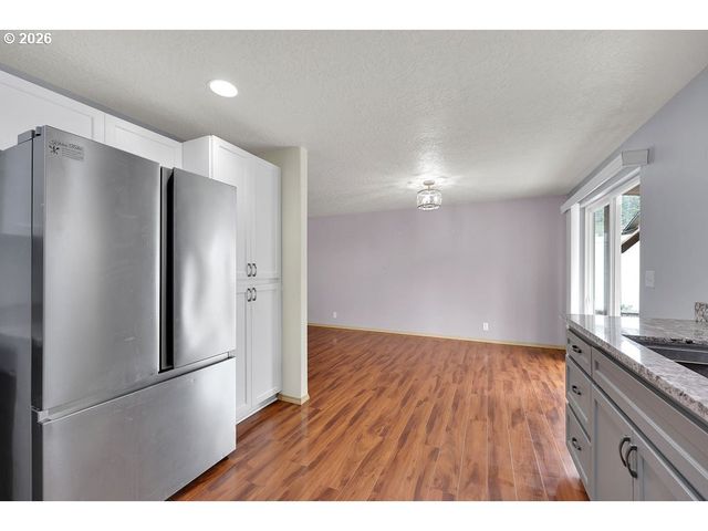 279 S 71ST St, Springfield, OR 97478