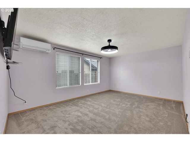 279 S 71ST St, Springfield, OR 97478