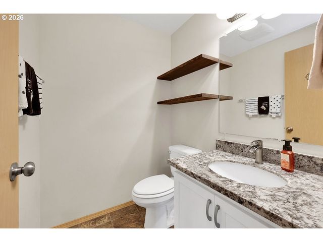 279 S 71ST St, Springfield, OR 97478