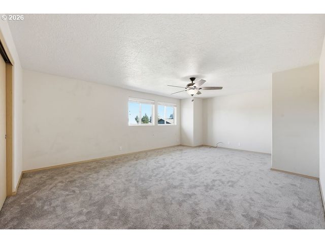 279 S 71ST St, Springfield, OR 97478