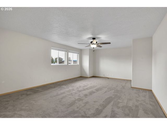 279 S 71ST St, Springfield, OR 97478