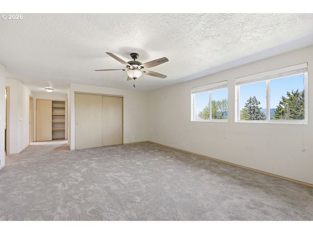 279 S 71ST St, Springfield, OR 97478