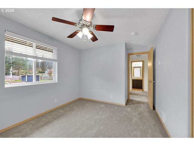 279 S 71ST St, Springfield, OR 97478