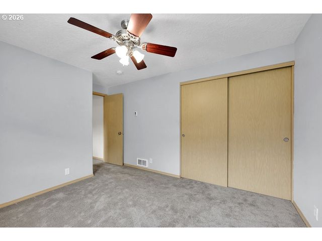 279 S 71ST St, Springfield, OR 97478