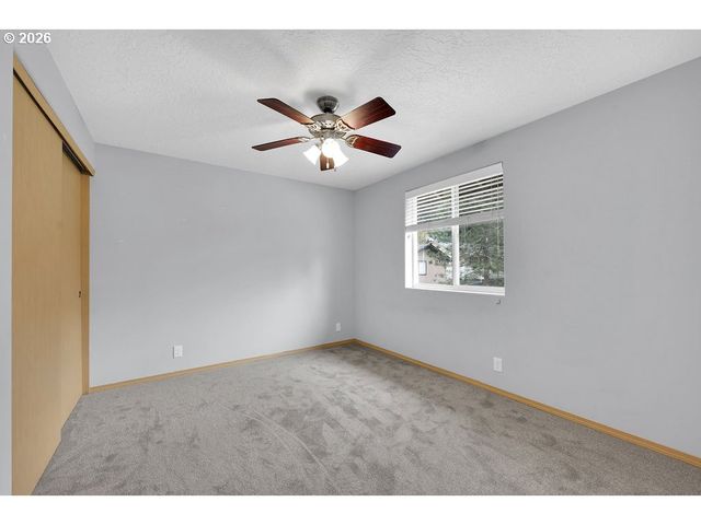 279 S 71ST St, Springfield, OR 97478