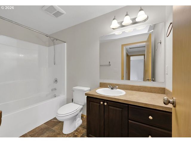 279 S 71ST St, Springfield, OR 97478