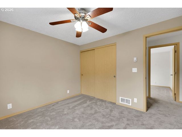 279 S 71ST St, Springfield, OR 97478