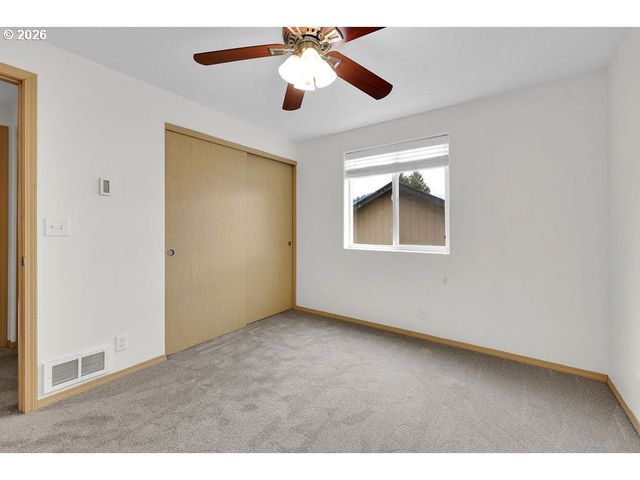 279 S 71ST St, Springfield, OR 97478